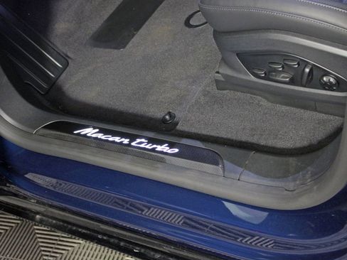 Certified 2025 Porsche Macan Turbo Electric image 18