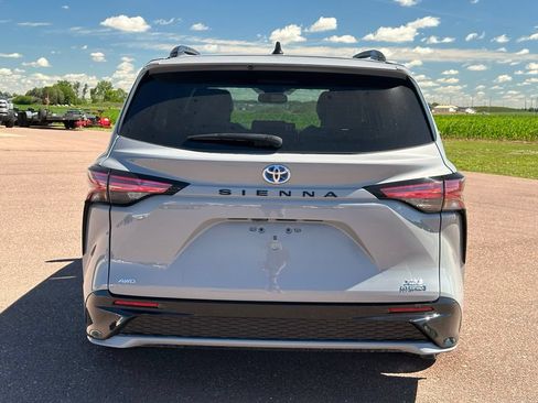 Used 2023 Toyota Sienna XSE AWD/4WD image 37