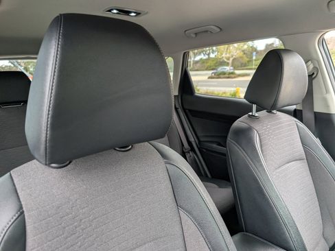 Used 2023 Kia Seltos S w/ Navigation Package FWD image 3