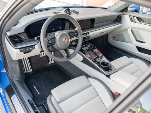Used 2025 Porsche 911 Carrera RWD image 8