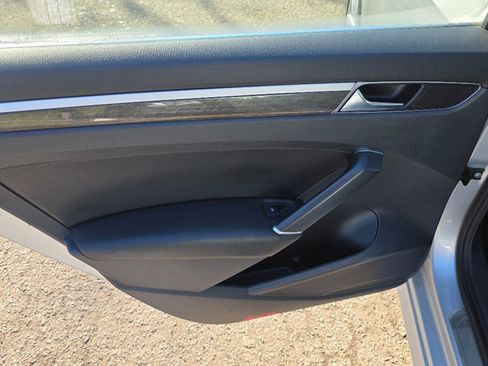 Used 2018 Volkswagen Passat 2.0T SE image 25