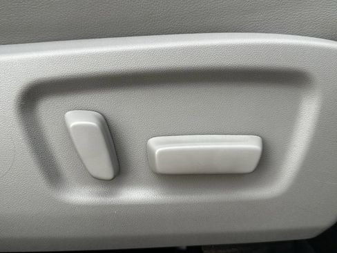 Used 2019 Toyota Highlander XLE image 29