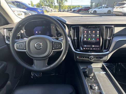 Used 2025 Volvo S60 B5 Core FWD image 2