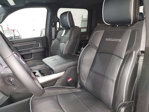 New 2026 RAM 2500 Laramie AWD/4WD image 17