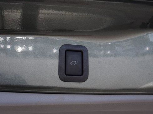 Certified 2019 Toyota Highlander Plus FWD image 28