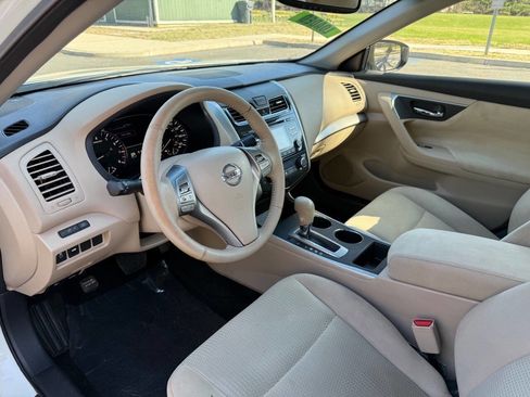 Used 2015 Nissan Altima 2.5 SV w/ Convenience Package image 11