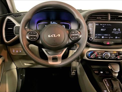 Certified 2025 Kia Soul LX w/ LX Technology Package FWD image 5