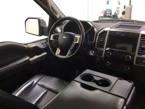 Used 2019 Ford F150 Lariat image 17