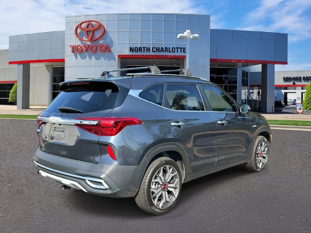 Used 2022 Kia Seltos SX w/ Sunroof Package AWD/4WD image 8