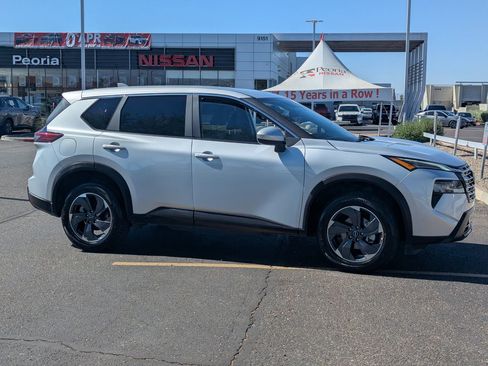 Certified 2025 Nissan Rogue SV FWD image 6