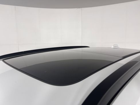 Used 2024 Volvo XC40 B5 Plus w/ Climate Package image 6