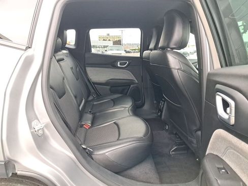 Used 2023 Jeep Compass Latitude image 15