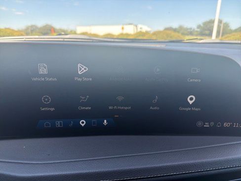 Used 2025 Cadillac XT4 Premium Luxury FWD image 8