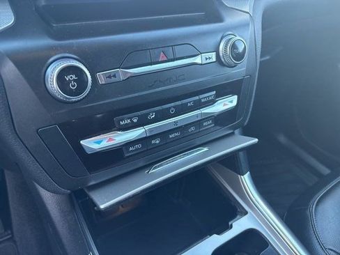 Used 2020 Ford Explorer XLT w/ Equipment Group 202A image 25