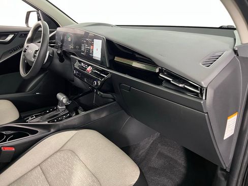 Used 2023 Kia Niro SX image 33