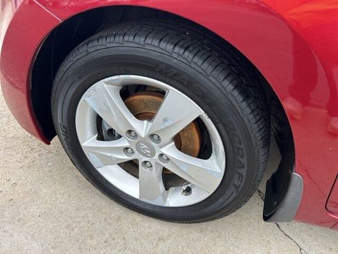 Used 2013 Hyundai Elantra GLS w/ Preferred Pkg image 4