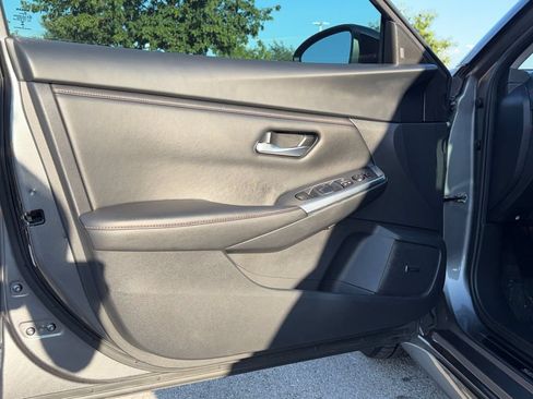 Used 2023 Nissan Sentra SR w/ SR Premium Package FWD image 20