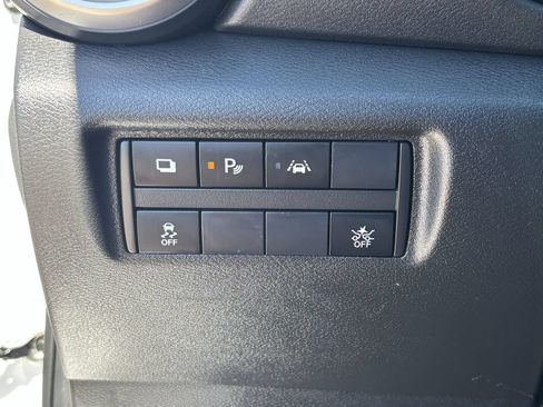 Used 2021 Nissan Versa S FWD image 31