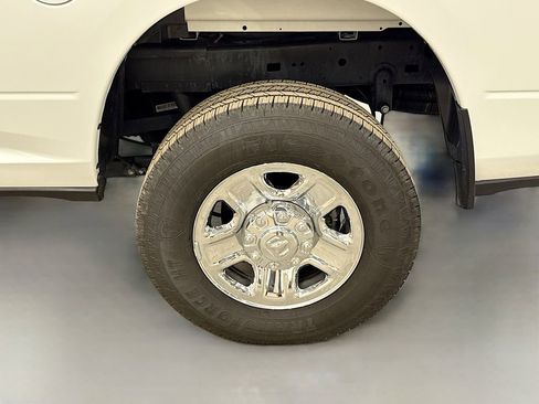 Used 2024 RAM 2500 Tradesman w/ Chrome Appearance Group image 37