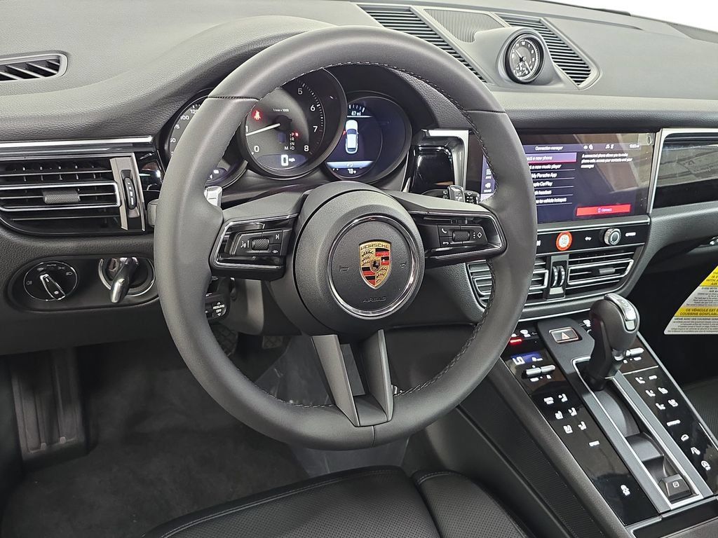 Certified 2026 Porsche Macan AWD/4WD image 4