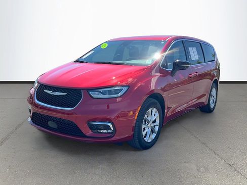 Certified 2025 Chrysler Pacifica Select image 3