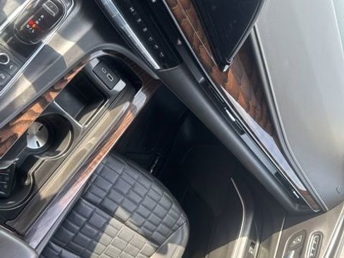 Used 2022 Cadillac Escalade Premium Luxury Platinum image 12