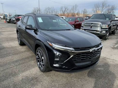 New 2026 Chevrolet Trax RS w/ Sunroof Package image 4