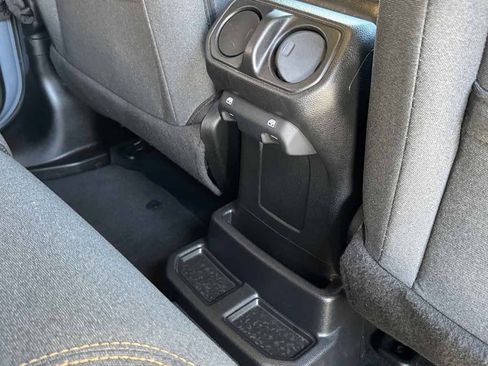 Used 2024 Jeep Wrangler Unlimited w/ Convenience Group AWD/4WD image 20