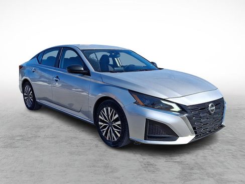 Used 2024 Nissan Altima 2.5 SV image 7