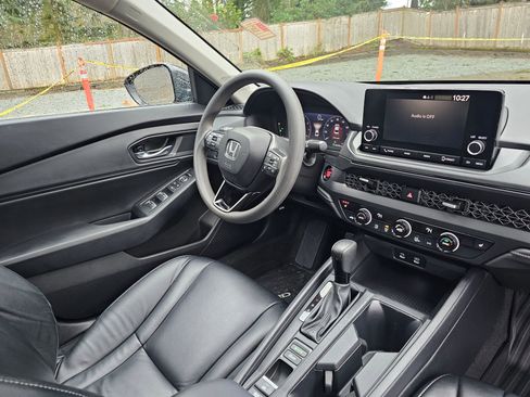 Used 2023 Honda Accord EX image 10