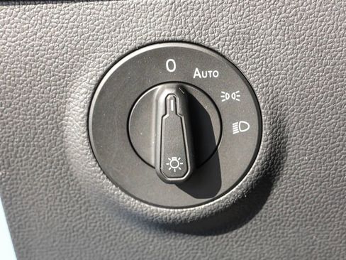 Used 2024 Volkswagen Taos SE image 18