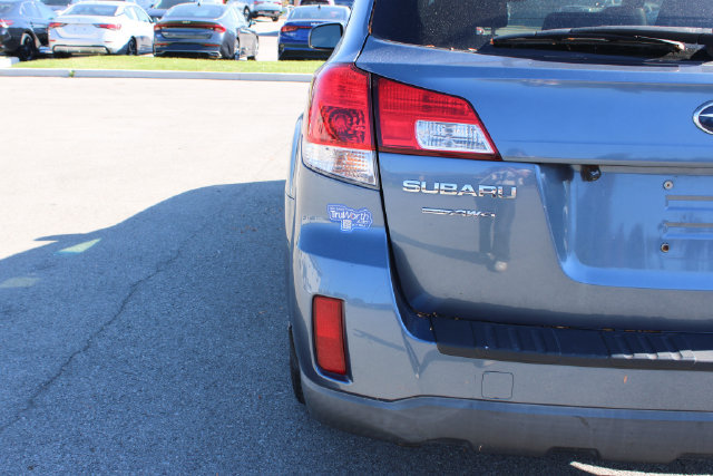 Used 2013 Subaru Outback 2.5i Limited w/ Moonroof Pkg AWD/4WD image 37