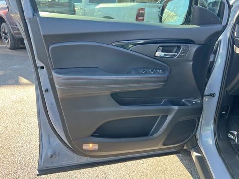 Used 2023 Honda Ridgeline Black Edition image 4