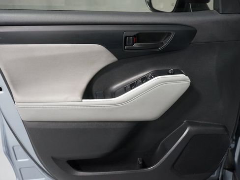 Certified 2024 Toyota Highlander LE image 31