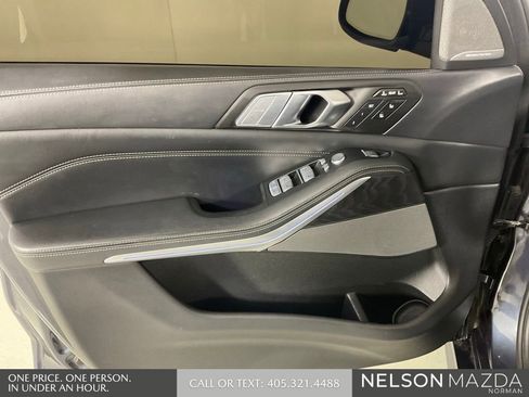 Used 2022 BMW X7 M50i w/ Luxury Seating Package AWD/4WD image 18