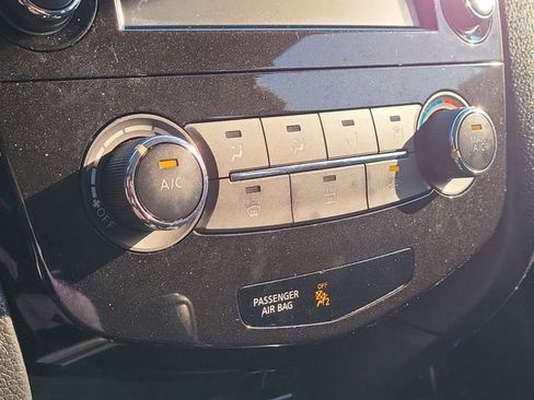 Used 2022 Nissan Rogue Sport S image 29