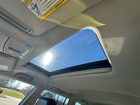 Used 2022 Nissan Armada SL RWD image 28