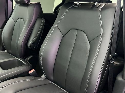 New 2026 Chrysler Pacifica Select image 18