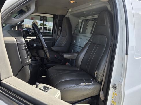 Used 2019 Chevrolet Express 2500 w/ Driver Convenience Package RWD image 9