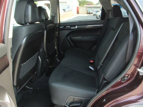Used 2015 Kia Sorento LX FWD image 11