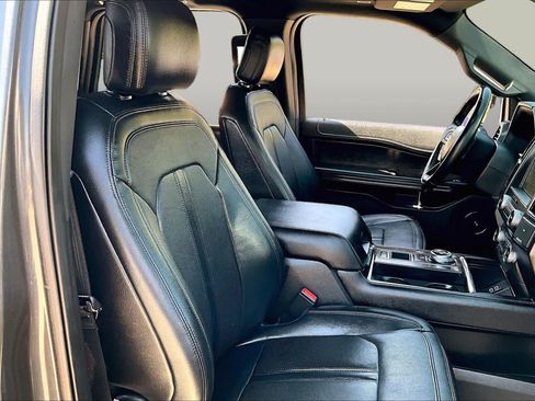 Used 2019 Ford Expedition Limited w/ Equipment Group 301A RWD image 9