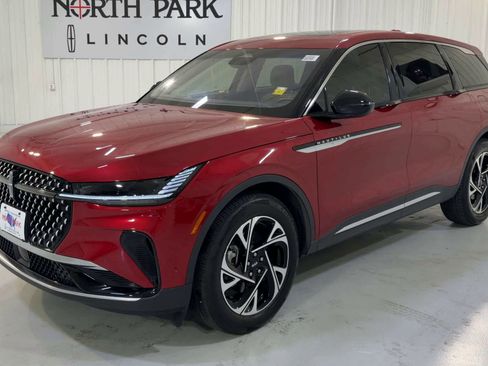 Used 2024 Lincoln Nautilus Premier w/ Equipment Group 102A image 5