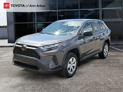 Used 2023 Toyota RAV4 LE FWD image 5