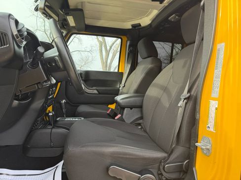 Used 2015 Jeep Wrangler Unlimited Sport w/ Quick Order Package 24S AWD/4WD image 15