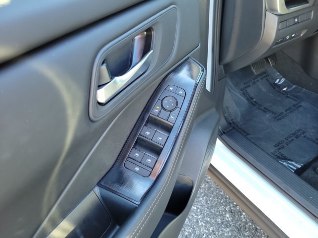 Used 2026 Nissan Rogue SV FWD image 16
