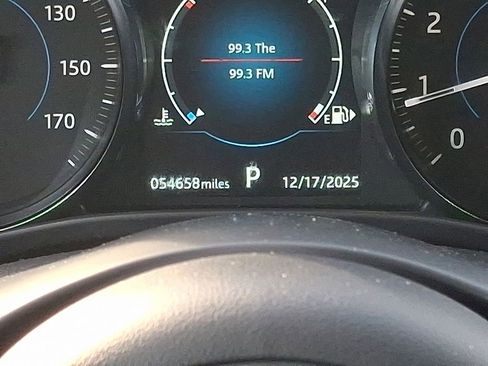 Used 2020 Jaguar F-PACE Premium image 21