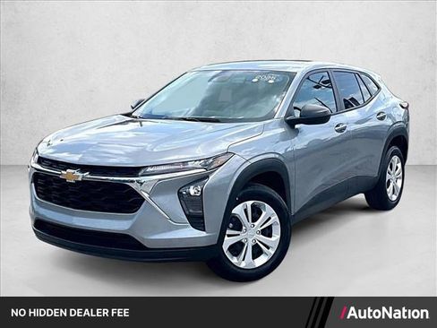 Used 2024 Chevrolet Trax LS w/ Driver Confidence Package FWD image 1