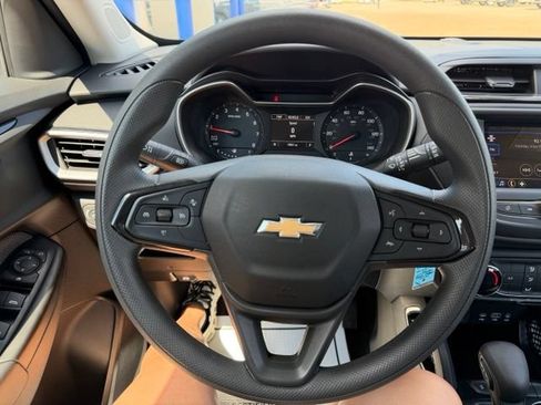Used 2023 Chevrolet TrailBlazer LS FWD image 17