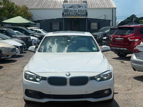 Used 2016 BMW 320i Sedan RWD image 3
