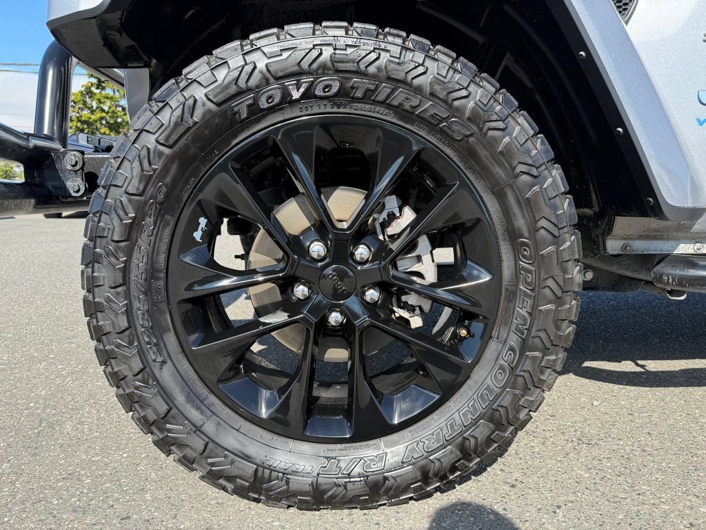 Used 2021 Jeep Wrangler Unlimited Sahara w/ Cold Weather Group AWD/4WD image 9